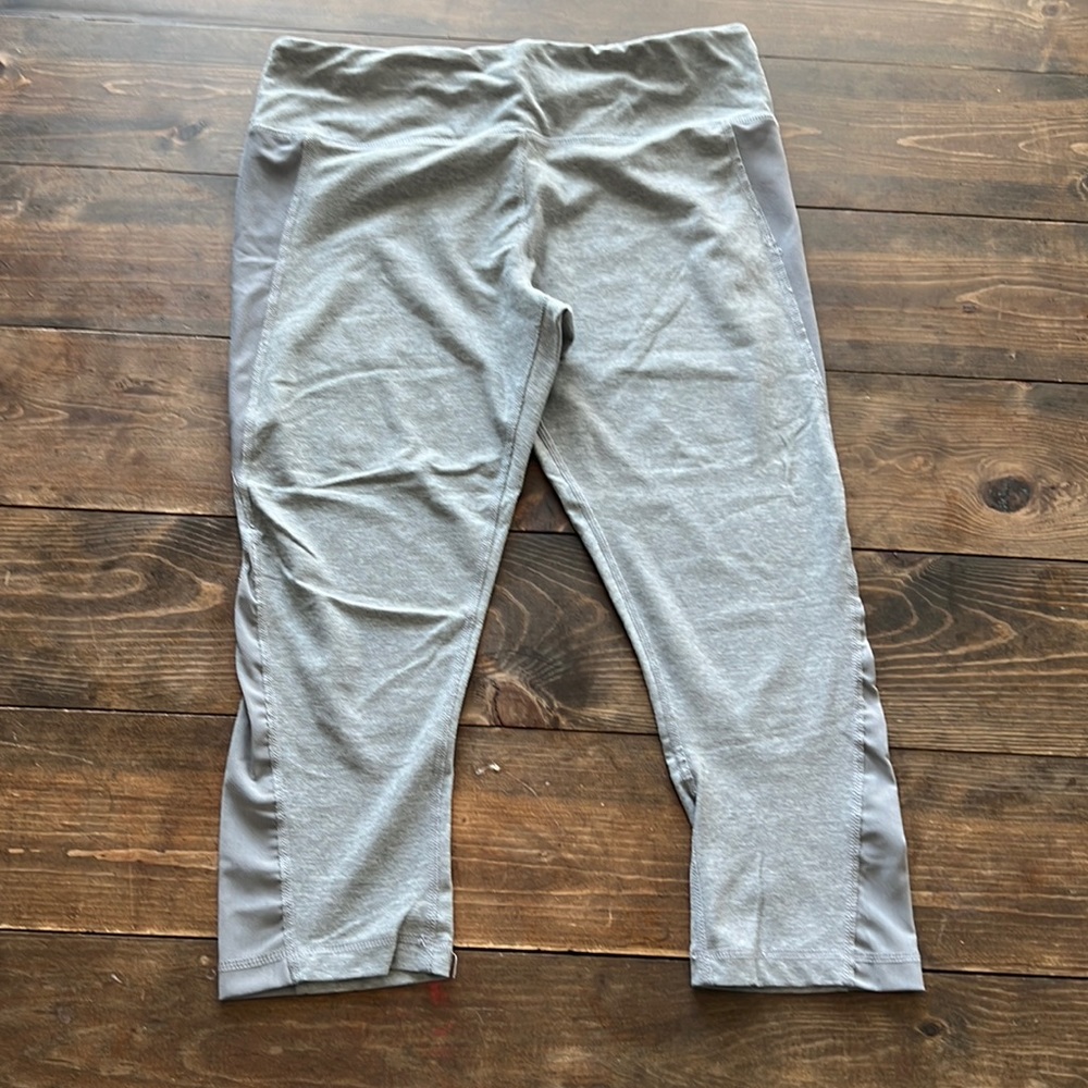 Scorpio sol capri leggings